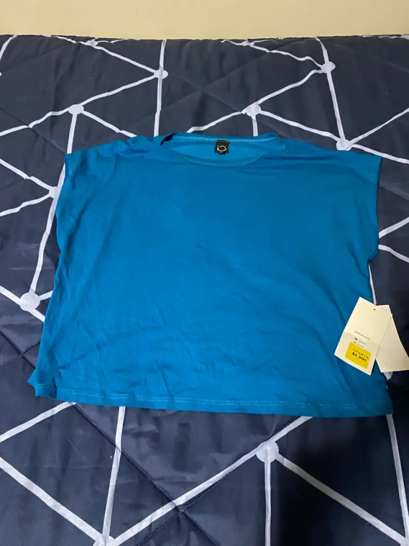 Polera azul de algodón para mujer