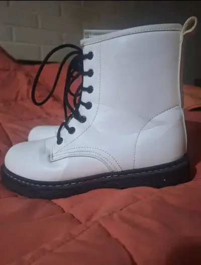 Botas blancas estilo militar unisex - miniatura 1