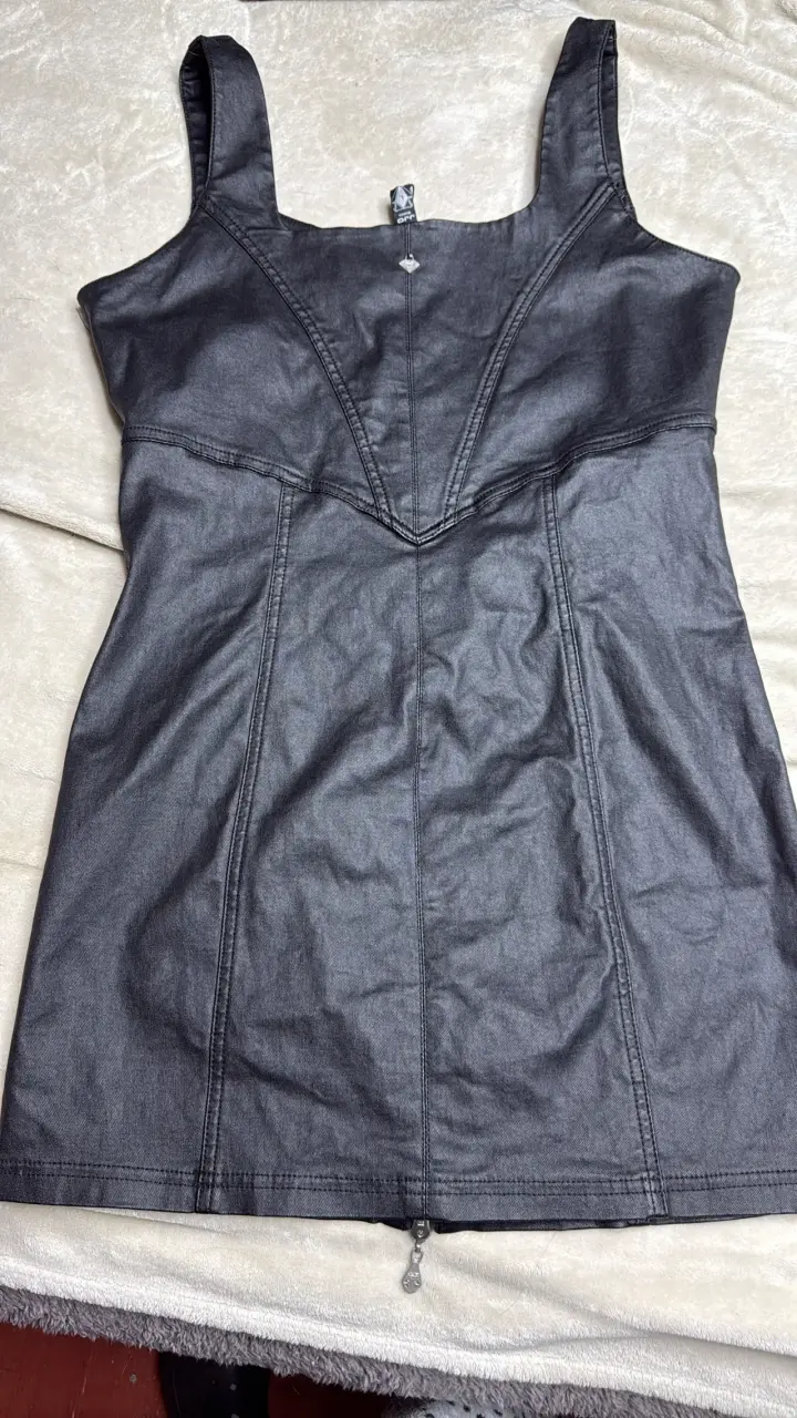 Vestido negro de cuero sintético con cierre frontal - 2