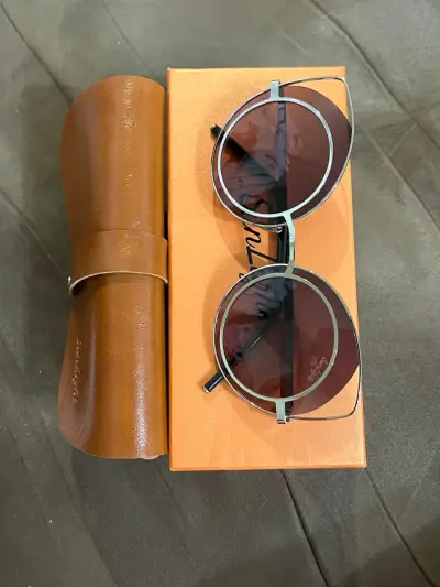 Gafas de sol redondas con estuche de cuero - miniatura 1