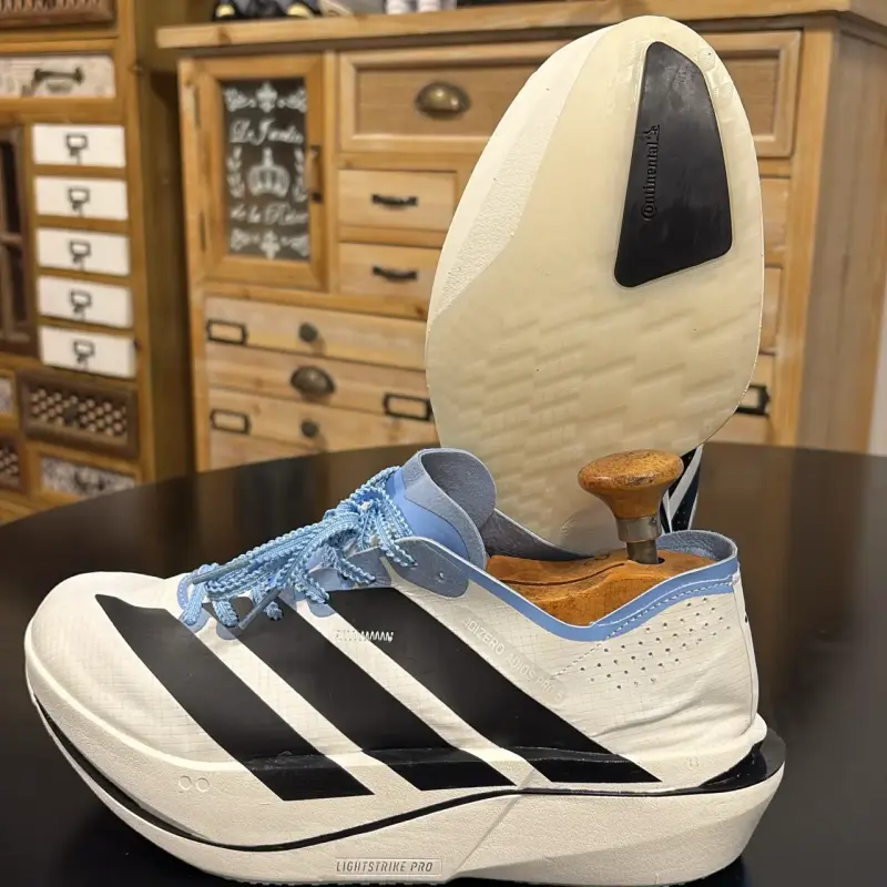 Zapatillas deportivas Adidas Adizero blancas y negras
