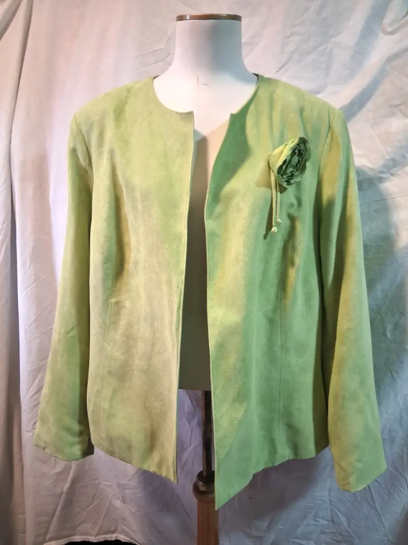Chaqueta verde de gamuza con adorno floral - 1