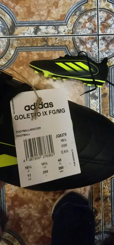 Zapatillas de fútbol Adidas negras y amarillas - miniatura 2