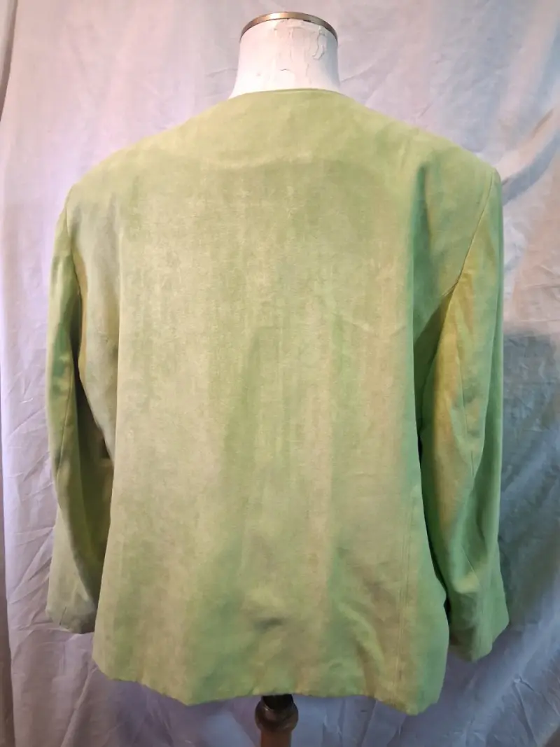 Chaqueta verde de gamuza con adorno floral - 2