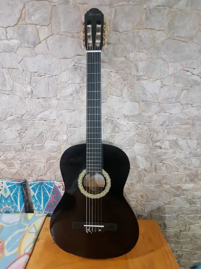 Guitarra clásica negra Mercury en buen estado - miniatura 1