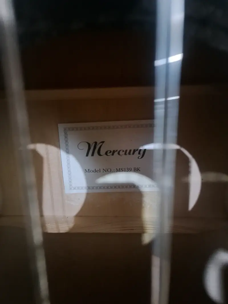 Guitarra clásica negra Mercury en buen estado - 3