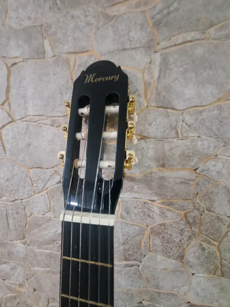 Guitarra clásica negra Mercury en buen estado - 5