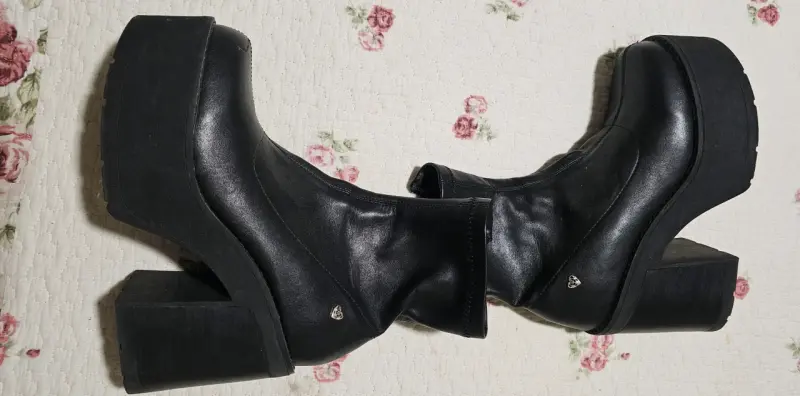 Botines de plataforma negros estilo gótico - 3