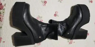Botines de plataforma negros estilo gótico - miniatura 3