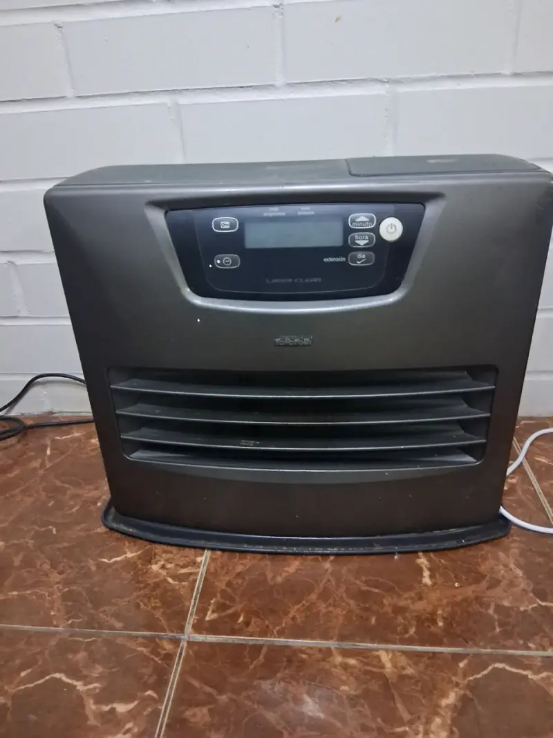 Calefactor a parafina Toyotomi con control digital - 1