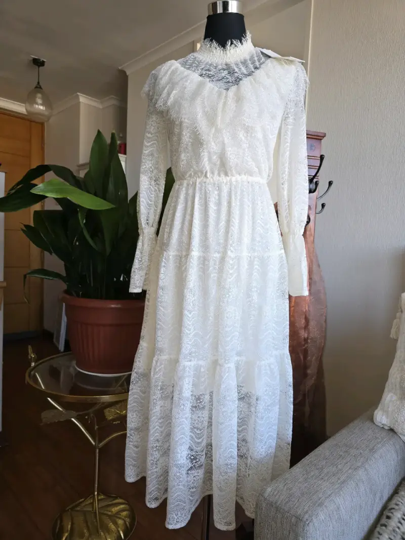 Vestido largo de encaje blanco elegante - 2