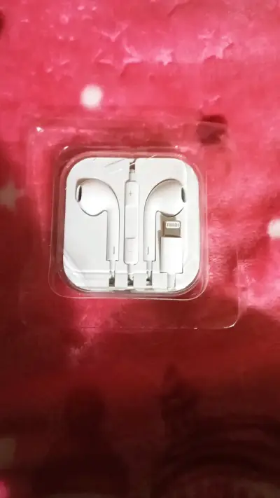 Audífonos con cable con conector Lightning - miniatura 1