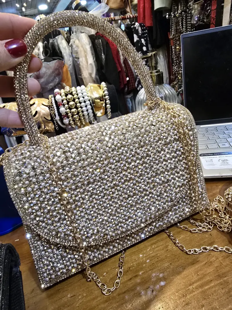 Cartera de mano con cristales brillantes - 1