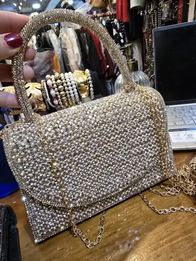 Cartera de mano con cristales brillantes - miniatura 1