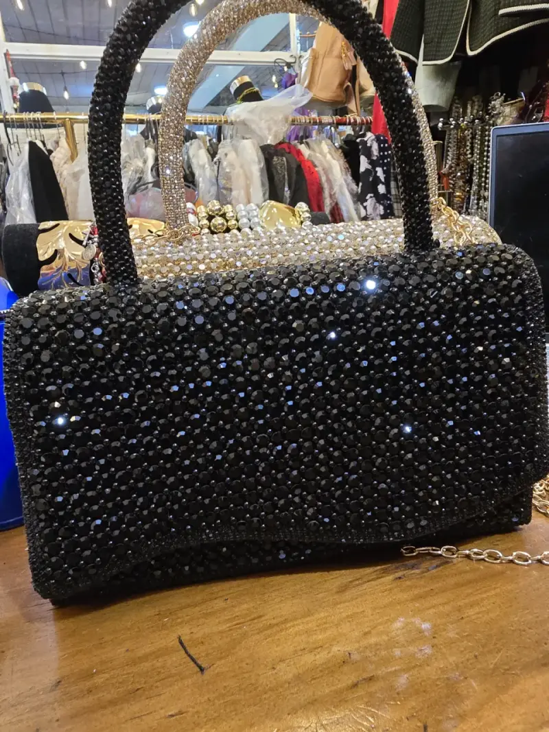 Cartera de mano con cristales brillantes - 2