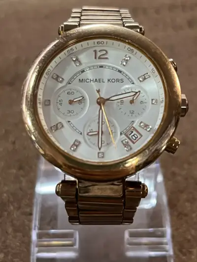 Reloj Michael Kors dorado con cronógrafo - miniatura 1