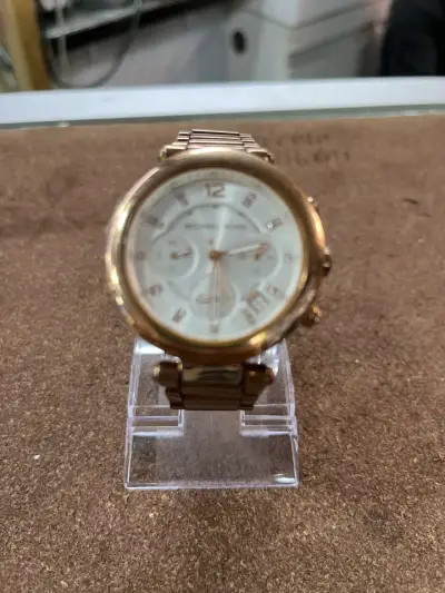 Reloj Michael Kors dorado con cronógrafo - miniatura 2
