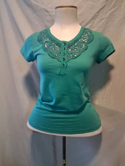 Polera verde con encaje para mujer - miniatura 1