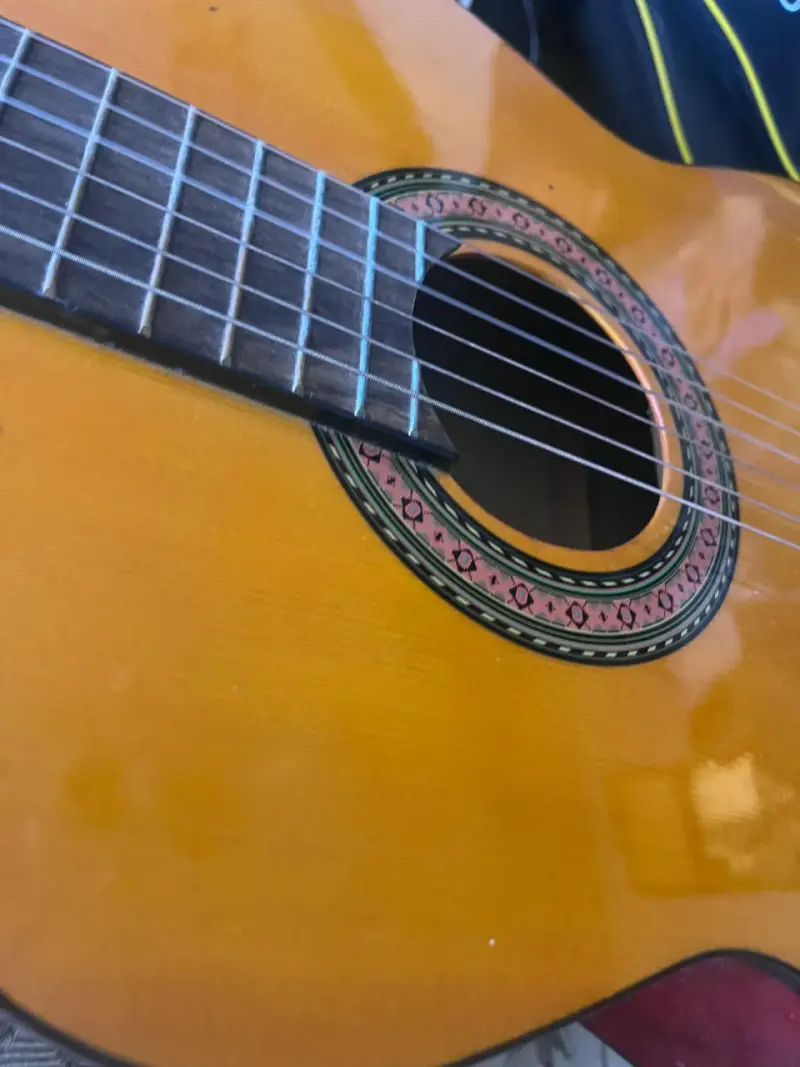 Guitarra clásica acústica de madera - 3