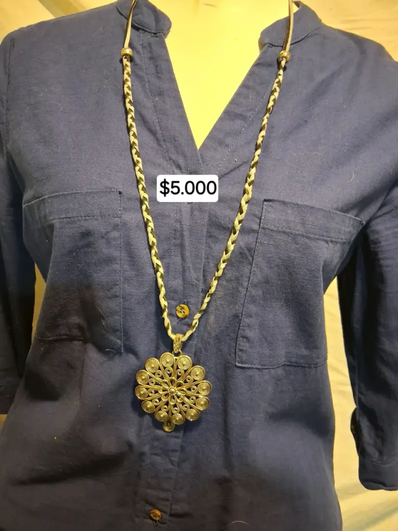 Collar artesanal con colgante de corazón - 3