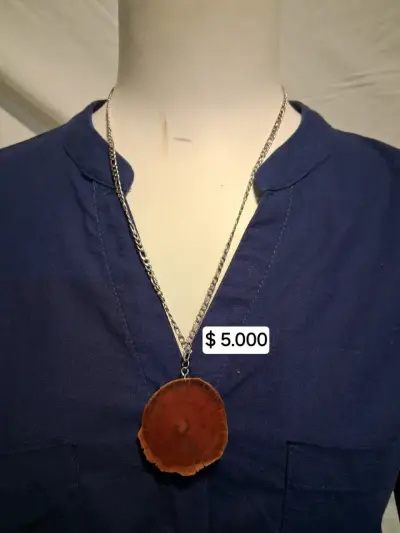 Collar artesanal con colgante de corazón - miniatura 4