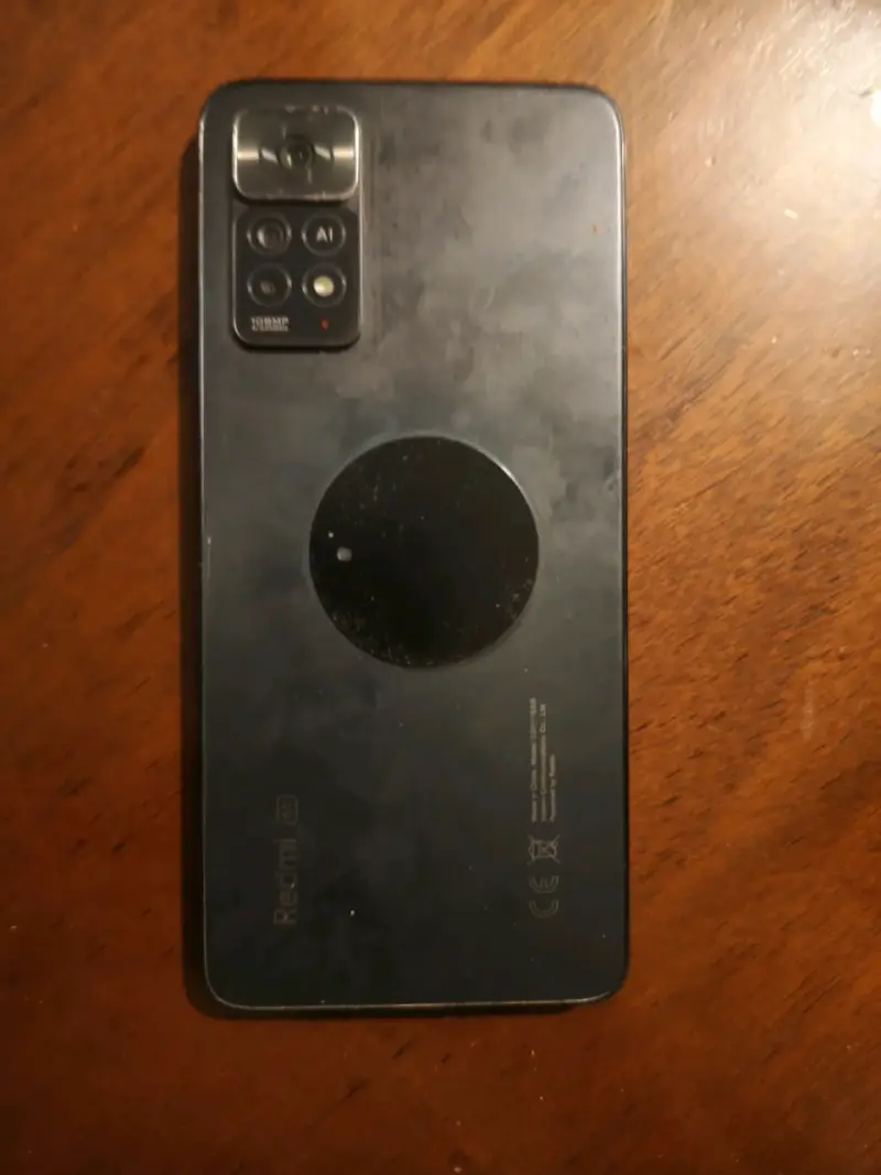 Smartphone Xiaomi con HyperOS en buen estado - 2
