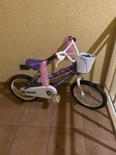 Bicicleta infantil morada con canasto y flecos - miniatura 1