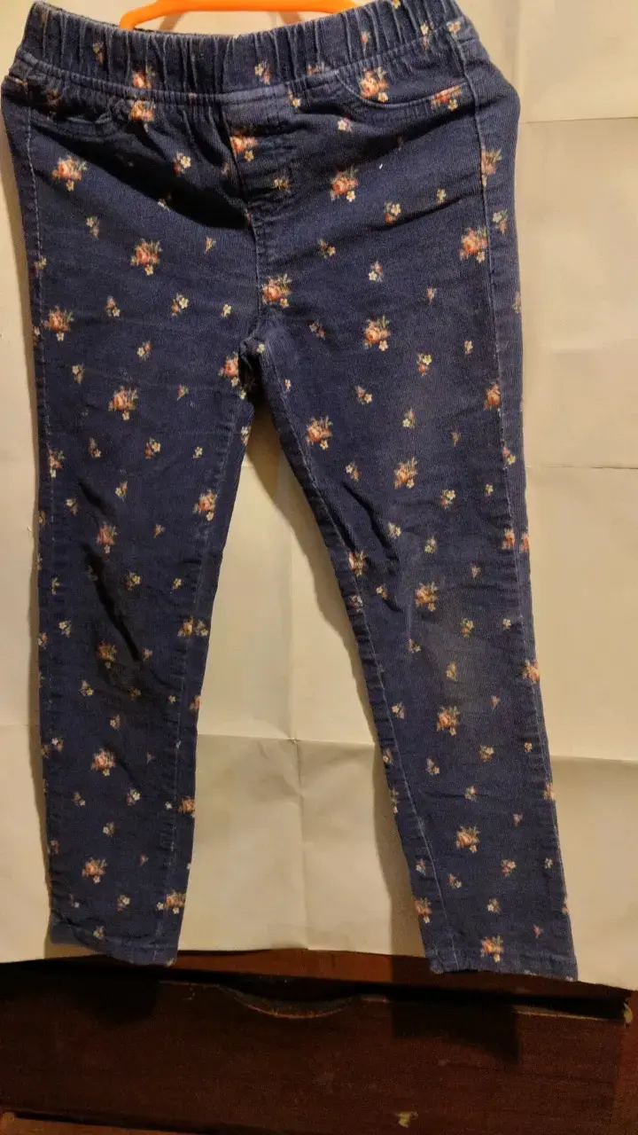 Leggings de niña azul cotelé con estampado floral