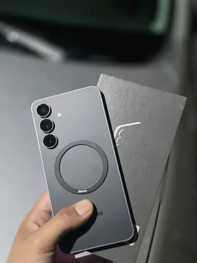 Smartphone Samsung con funda Baseus - miniatura 1