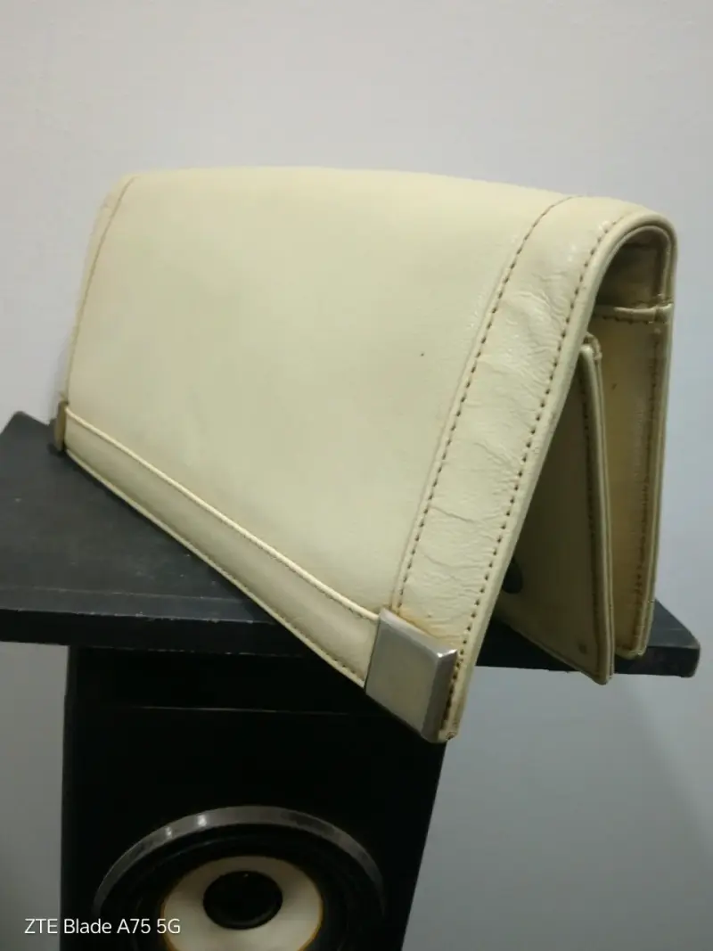 Cartera cuero vintage de mano color marfil