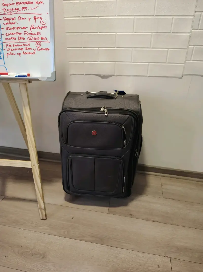 Maleta con mas de 60 items de lenceria - 5