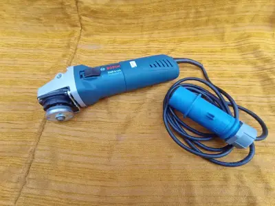 Esmeril angular Bosch GWS 7-115 profesional (900W) - miniatura 2