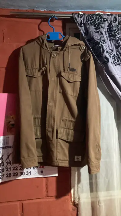 Chaqueta de hombre marrón con capucha - miniatura 2