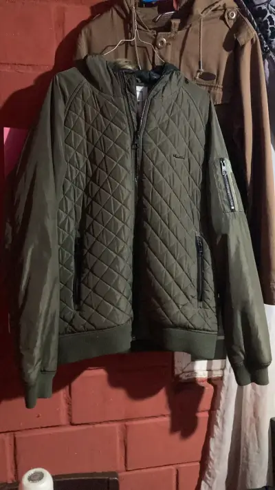 Chaqueta acolchada verde para hombre - miniatura 1