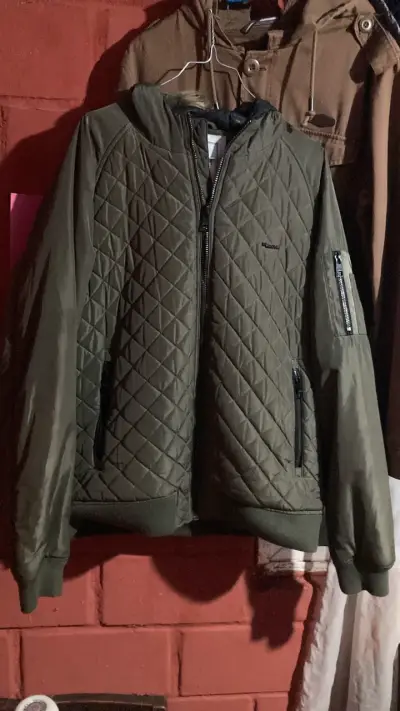 Chaqueta acolchada verde para hombre - miniatura 3