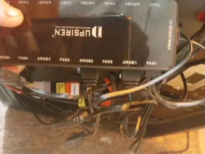 Hub de Ventiladores ARGB 8 Puertos Upsiren - miniatura 3