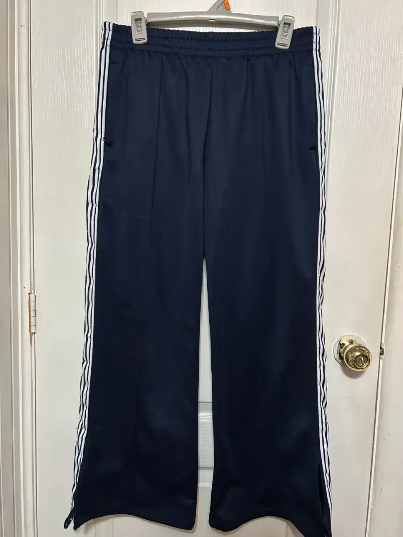 Pantalon deportivo azul marino con franjas - 1