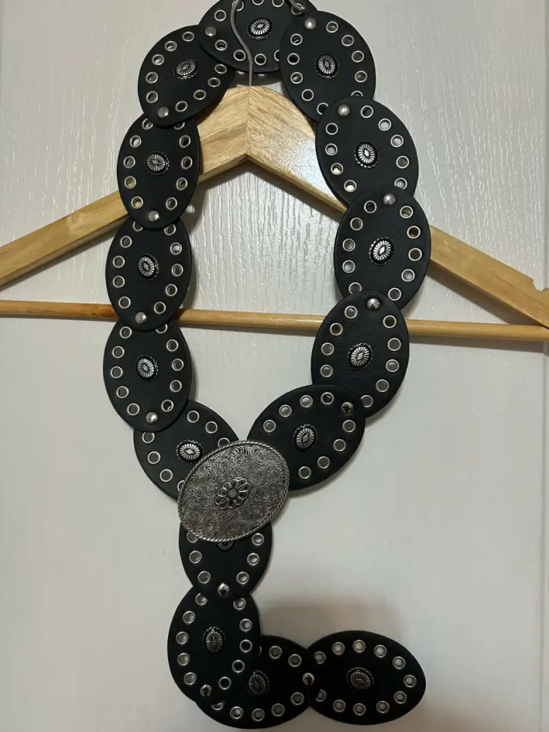 Cinturón negro con hebilla decorativa - 2