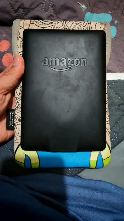 Kindle con funda protectora colorida - miniatura 3