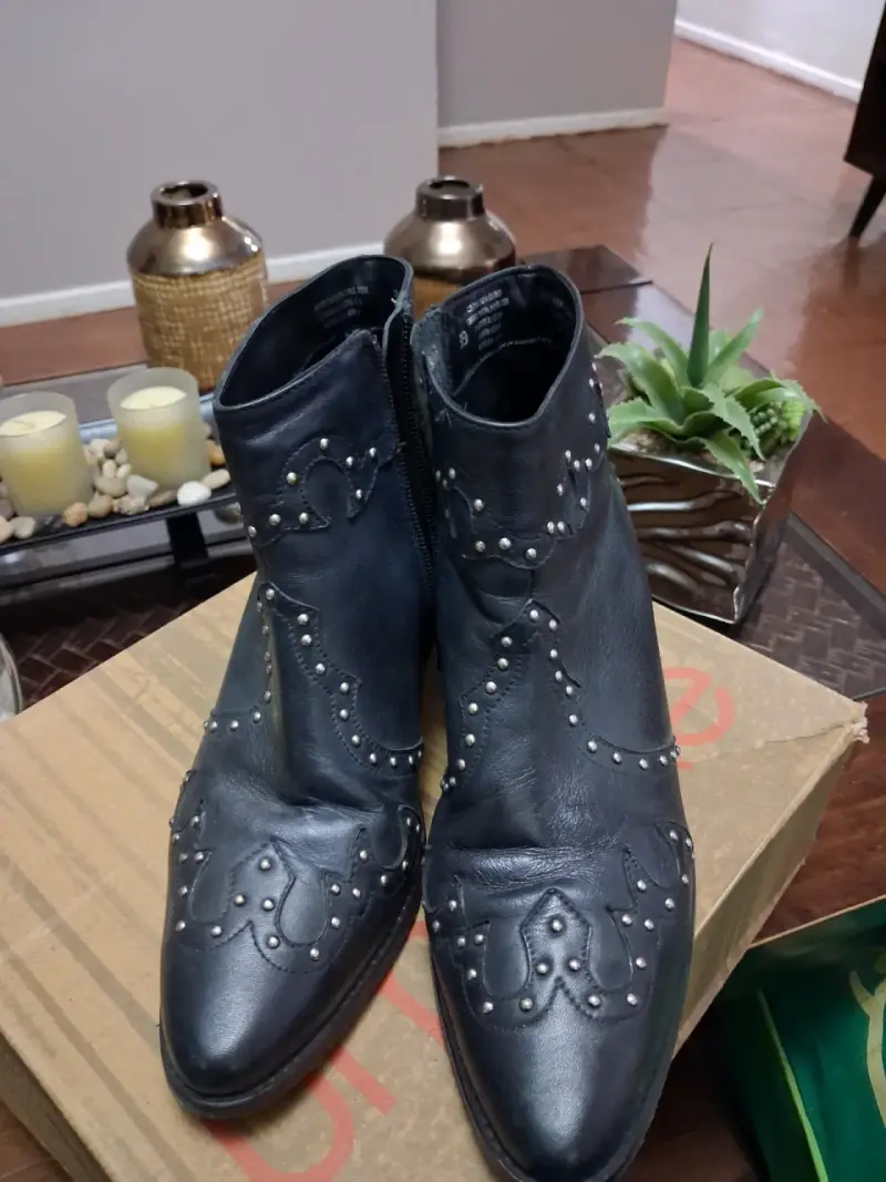 Botines de cuero negro y marrón con tachas - 3