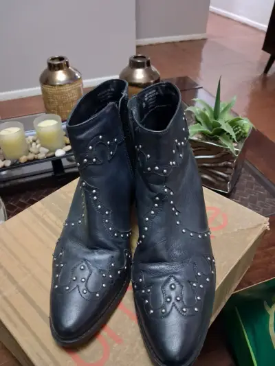 Botines de cuero negro  y  marrón con tachas - miniatura 3