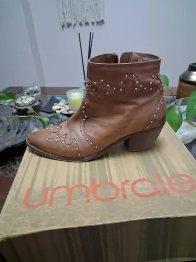 Botines de cuero negro  y  marrón con tachas - miniatura 6