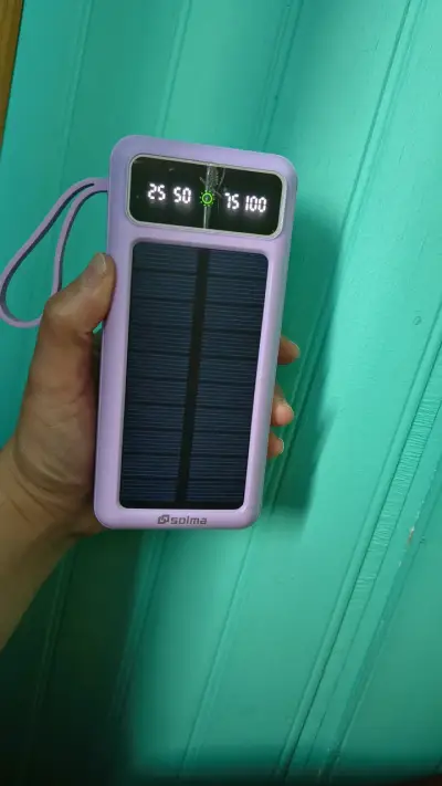 Cargador solar portátil Solma con pantalla LED - miniatura 2
