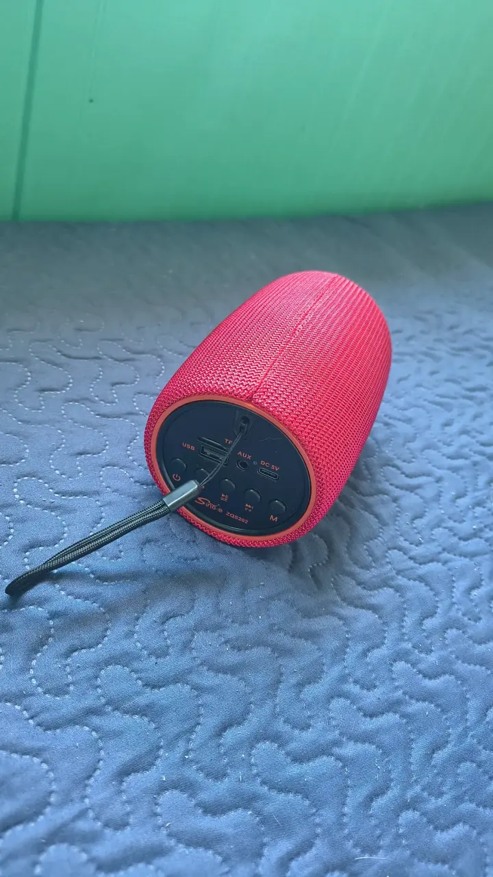 Parlante portátil mini rojo 8W - 4