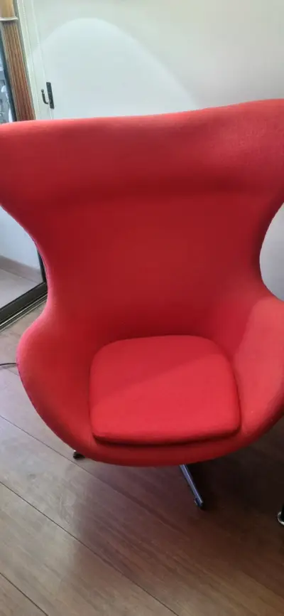 Silla de diseño moderno roja - miniatura 1
