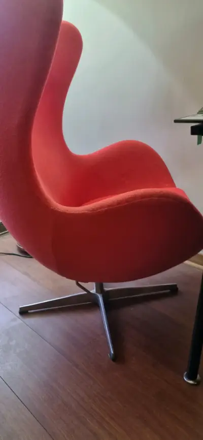 Silla de diseño moderno roja - miniatura 3
