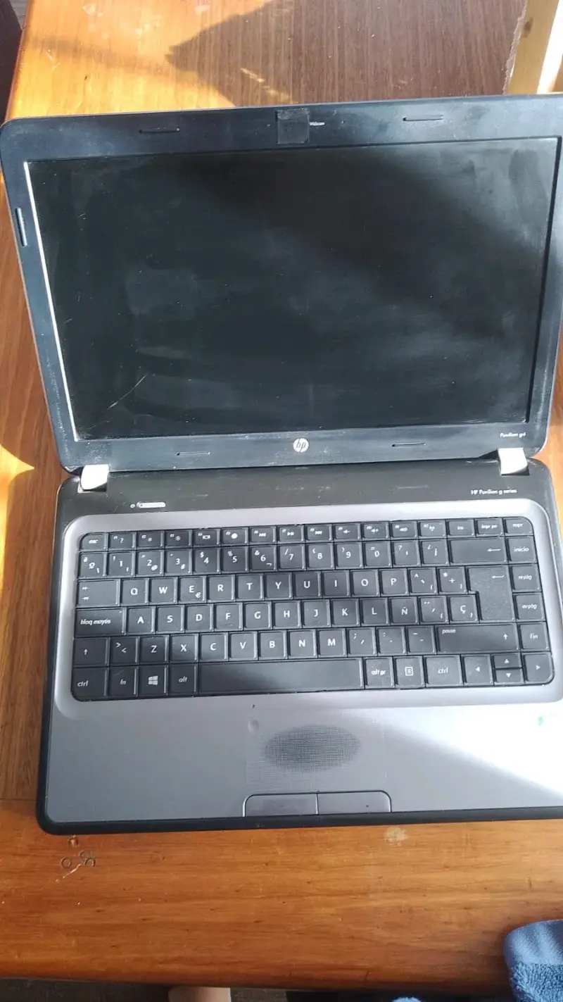 Laptop HP usada en buen estado y con cargador ✌🏻 - 1