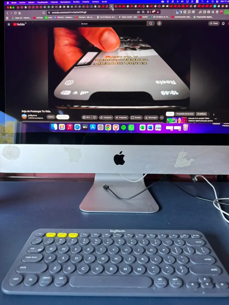 iMac con teclado Logitech inalámbrico - 1