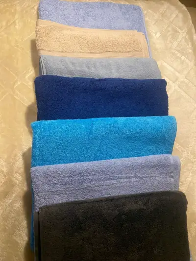 Set de toallas de baño en varios colores - miniatura 1