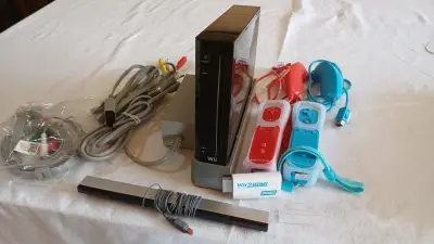 Consola Nintendo Wii con accesorios y 2 controles - miniatura 3